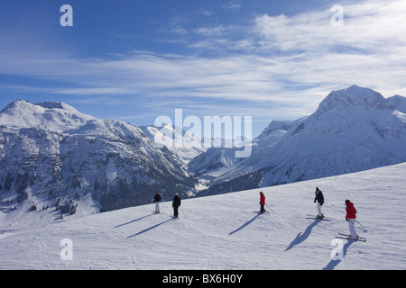 Pistes de ski au-dessus de Lech près de St Anton am Arlberg En hiver la neige, Alpes autrichiennes, l'Autriche, Europe Banque D'Images