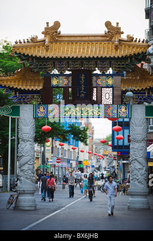 Gate dans le quartier chinois, La Haye, Pays-Bas, Europe Banque D'Images