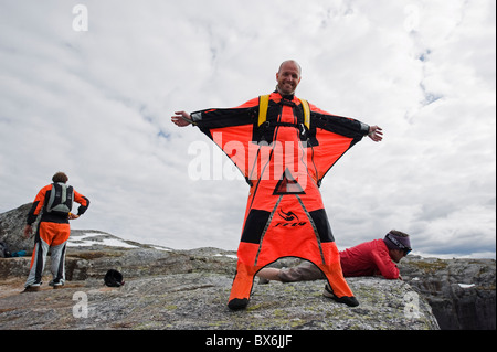 Base Jumping à Lyseboten, Lysefjord, Norway, Scandinavia, Europe Banque D'Images