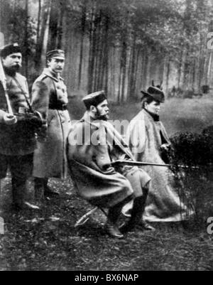 Nicholas II Alexandrovitch, 6.5.1868 - 16.7.1918, Empereur de Russie 21.10.1894 - 2.3.1917, avec épouse Empress Alexandra Feodorovna chasse, parc du Palais Livadia, Crimée, 1903, Banque D'Images