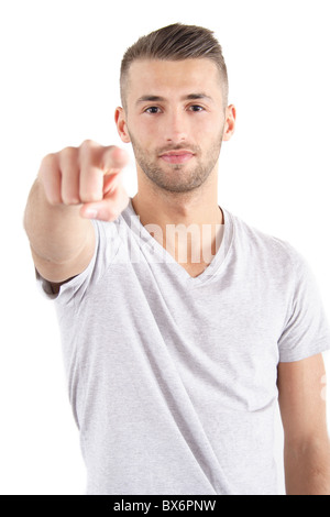 Un bel homme pointant sur quelqu'un ou quelque chose. Tous isolé sur fond blanc. Banque D'Images