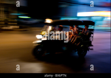 Marché de nuit de Chiang Mai, la province de Chiang Mai, Thaïlande, Asie du Sud, Asie Banque D'Images