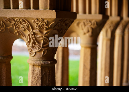 Chapiteaux sculptés finement dans le cloître, l'abbaye d'Iona, l'île d'Iona, Ecosse, Royaume-Uni, Europe Banque D'Images