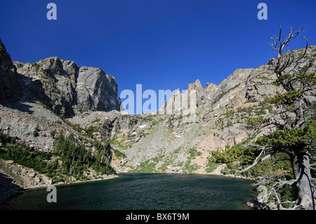 Le lac Emerald et Hallet Peak, Rocky Mountain National Park, Estes Park, Colorado, USA Banque D'Images