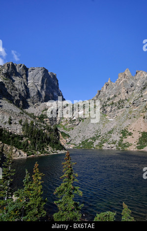 Le lac Emerald et Hallet Peak, Rocky Mountain National Park, Estes Park, Colorado, USA Banque D'Images