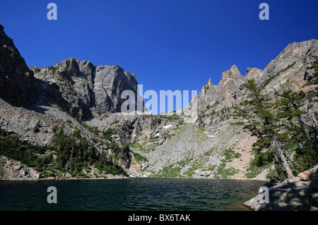 Le lac Emerald et Hallet Peak, Rocky Mountain National Park, Estes Park, Colorado, USA Banque D'Images