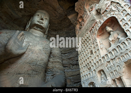 Grottes de Yungang - statue de Bouddha Géant sculpté à l'intérieur de l'ancien Grottes de Yungang, Datong, Shanxi, en Chine. Banque D'Images