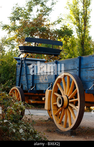 Vieux cheval panier pour Densmore Mines. Parc d'état historique de Columbia, Columbia, du comté de Tuolumne, Californie, États-Unis. Banque D'Images