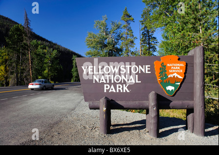 Panneau d'entrée de l'Est, le Parc National de Yellowstone, Wyoming, USA Banque D'Images