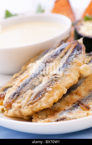 Avec des anchois frits acte ailoi et légumes comme libre Banque D'Images