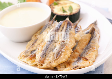 Avec des anchois frits acte ailoi et légumes comme libre Banque D'Images