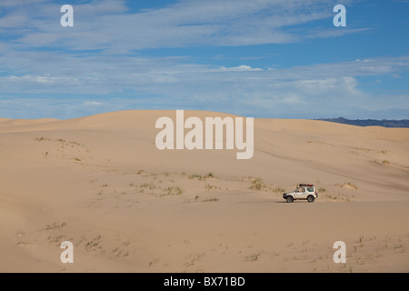 Véhicule hors route équitation dans désert Mongolien, Gobi Jimny Suzuki Banque D'Images