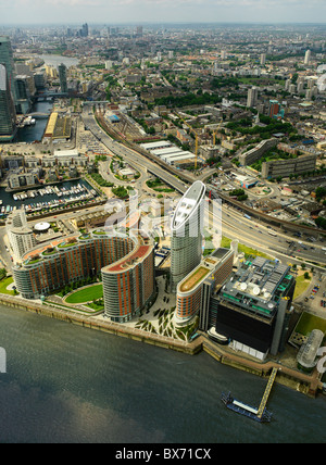 Vue aérienne de la grande propriété développement (New Providence Wharf) sur la Tamise, Londres, Royaume-Uni. Architectes SOM Banque D'Images