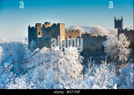 Ludlow castle et ville couverte en hiver le gel, Shropshire, Angleterre Banque D'Images