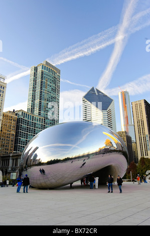 Sculpture/Cloudgate le Bean (Anish Kapoor), Millenium Park, Chicago, Illinois, États-Unis Banque D'Images