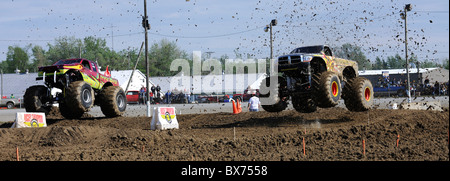 Monster Trucks course en tout terrain 4x4 Monster Truck Show Jamboree à Lima, Ohio. Banque D'Images