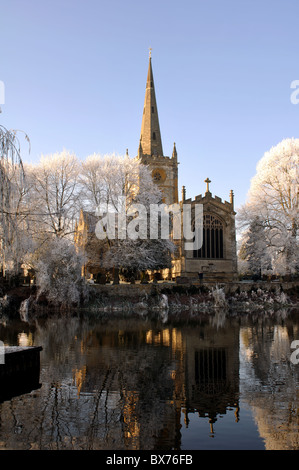 L'église Holy Trinity et Rivière Avon en hiver, Stratford-upon-Avon, Warwickshire, England, UK Banque D'Images