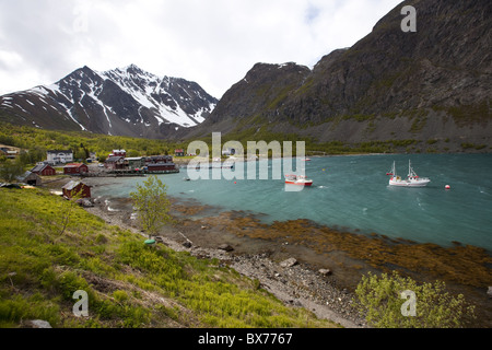 Le petit port de Koppangen à Péninsule de Lyngen, comté de Troms, Norvège, Scandinavie, Europe Banque D'Images