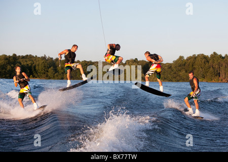 Astuce 360 exécution Wakeboarder Banque D'Images