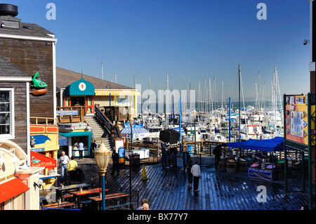 États-unis, Californie, San Francisco, Fisherman's Wharf, Pier 39, boutiques touristiques Banque D'Images