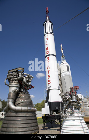 Roquettes sur le vieux afficher au Johnson Space Center, Houston, Texas, États-Unis d'Amérique, Amérique du Nord Banque D'Images