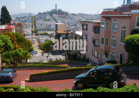 Lombard Street, la rue la plus Sinueuse au monde, San Francisco, Californie, États-Unis d'Amérique, Amérique du Nord Banque D'Images