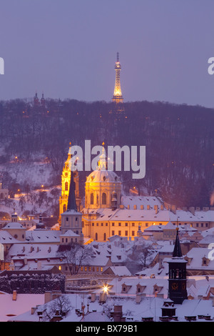 République tchèque, Prague - l'église St Nicolas. à mala strana en hiver Banque D'Images