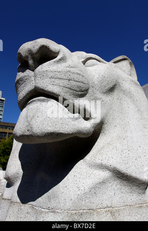 Lion en pierre inclinables war memorial George Square Glasgow Banque D'Images