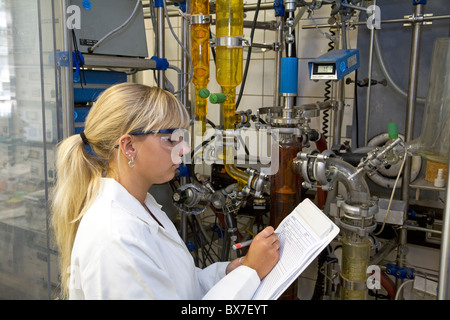 Un stagiaire Technicien de laboratoire à Evonik, Essen, Allemagne Banque D'Images