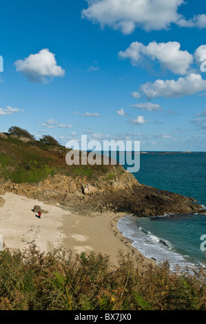 L'île de Herm HERM GUERNESEY dh Femmes sur Belvoir Bay Beach Channel Islands Banque D'Images