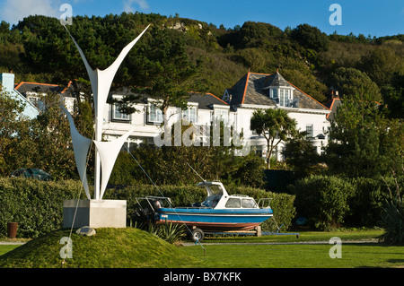 dh HERM GUERNESEY EV Meynell statue appelé dans le vol et Le White House Hotel Channel Island inn Banque D'Images