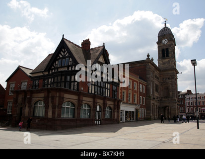 Place de marché sur Guildhall Derby Banque D'Images