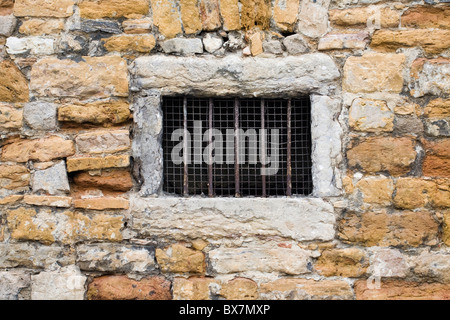 Vieux Mur dans la fenêtre réseau Banque D'Images