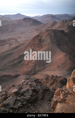 Vues de la montagne de Sinaï, Jebel Musa, ou mont Moïse - dans la sainte montagne, la péninsule du Sinaï. Banque D'Images