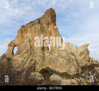 Sculpté dans la fenêtre Rock Formation à la Cappadoce, Région du Centre de l'Anatolie Turquie Banque D'Images