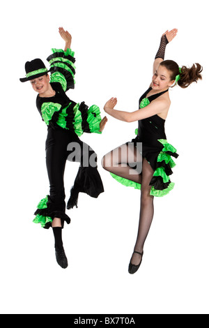 Studio shot of belles jeunes jumeaux identiques dans la danse jazz moderne coloré / costume Banque D'Images