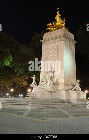 L'USS Maine monument situé à l'angle sud-ouest de Central Park à New York. Banque D'Images