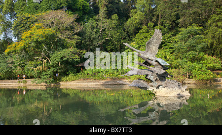 Le vol de cygnes sculpture, Swan Lake, Singapore Botanic Gardens. Banque D'Images