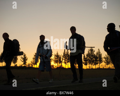 Quatre pèlerins sur le Camino de Santiago Banque D'Images