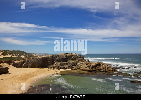 Shelley Bay, un bassin de marée populaire à Kenton-on-Sea, dans le Cap-Oriental en Afrique du Sud. Banque D'Images