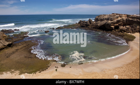 Shelley Bay, un bassin de marée populaire à Kenton-on-Sea, dans le Cap-Oriental en Afrique du Sud. Banque D'Images