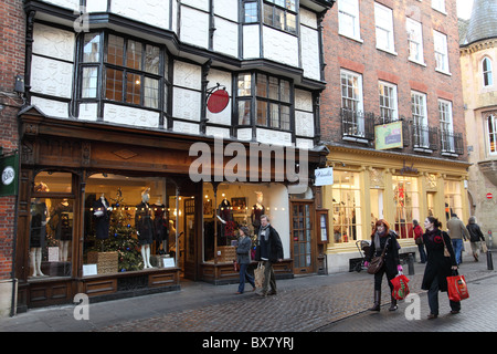 Boutiques sur Trinity Street, Cambridge, Angleterre, Royaume-Uni Banque D'Images