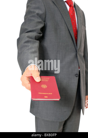 Businessman montrant son passeport allemand. Le tout sur fond blanc. Banque D'Images