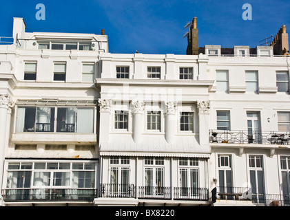 Rangée de maisons en terrasse mer Brighton Sussex England Europe Banque D'Images