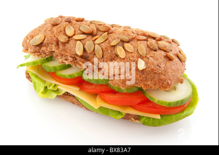 Dîner sain avec du pain complet brun rouleau avec les céréales et les légumes Banque D'Images