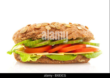 Brown sain sandwich avec du fromage et des légumes Banque D'Images