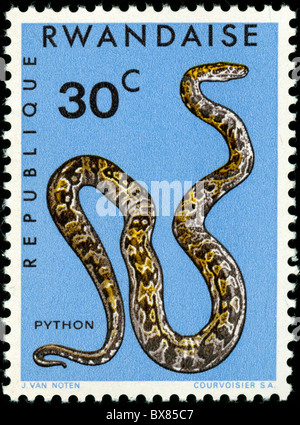 Numérisation haute résolution de vieux timbres en provenance du Rwanda sur fond noir. Banque D'Images