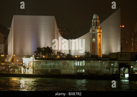 Chine Hong Kong, Kowloon, centre culturel, de l'horloge et Star Ferry terminal Banque D'Images