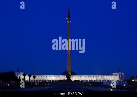 Musée de la Grande Guerre patriotique (Seconde Guerre mondiale) avec obélisque tôt le matin au parc de la victoire à Moscou, Russie Banque D'Images