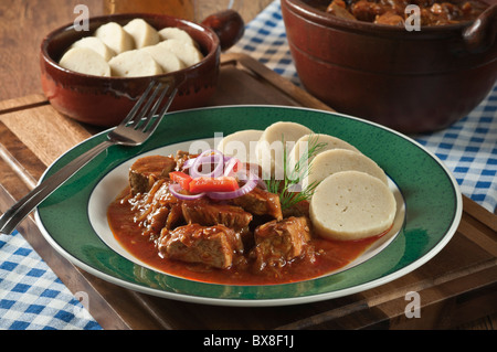 Goulasch et boulettes de pommes de terre style Tchèque Banque D'Images